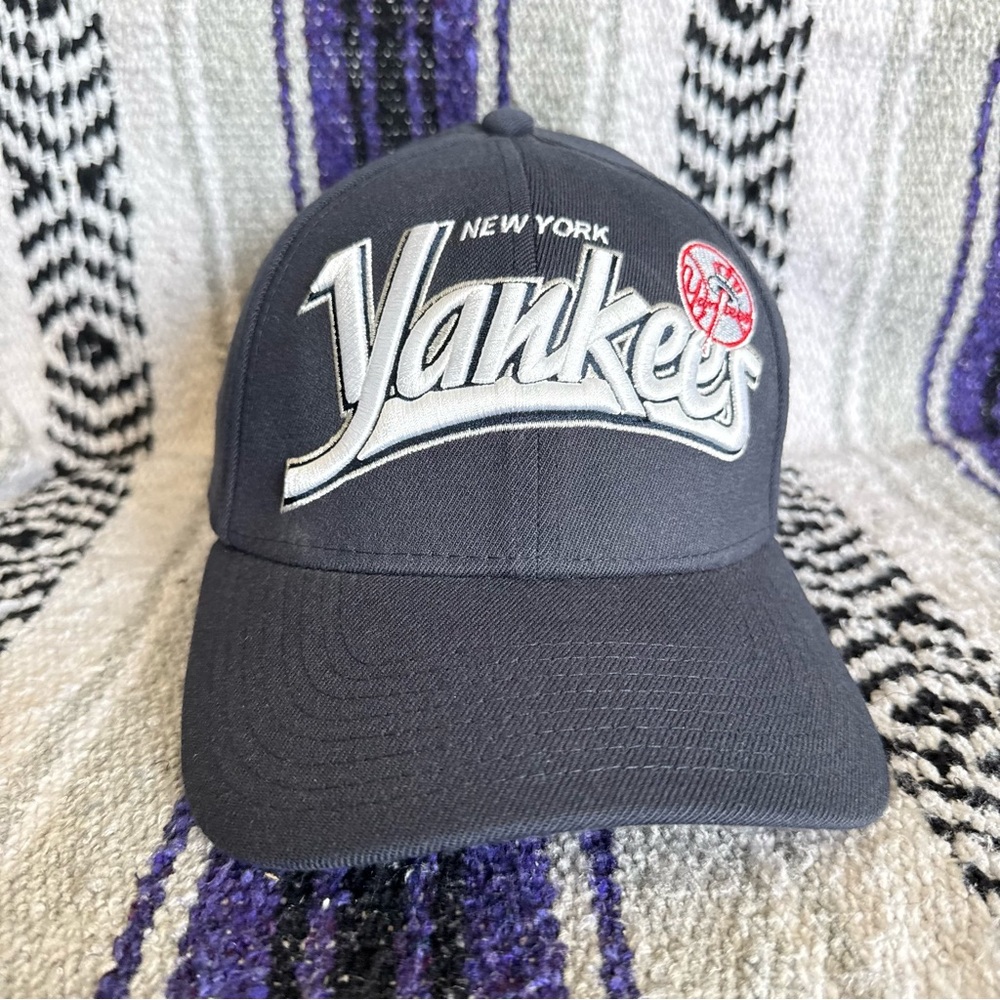 New Era 39THIRTY New York Yankees Hat Cap Large Logo Size Medium/Large MLB